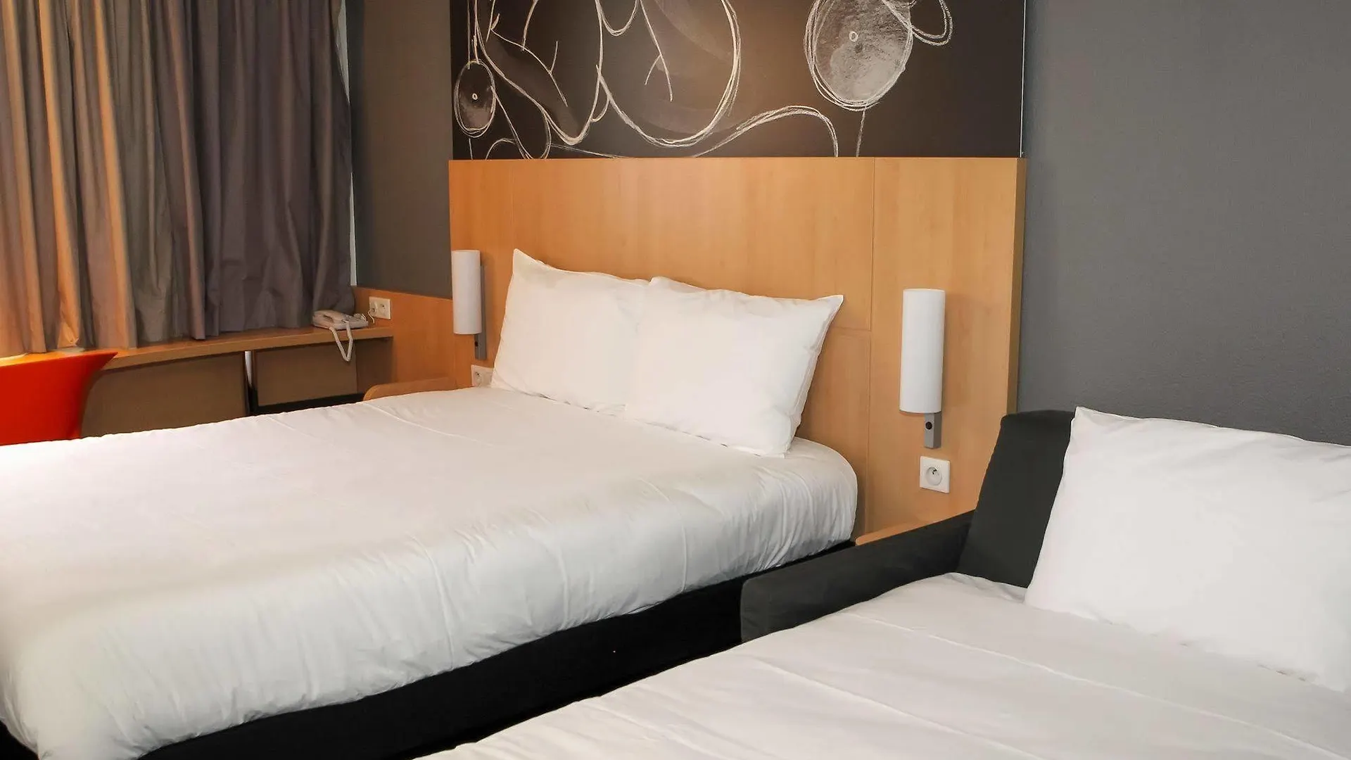 Ibis Saint-Genis-Pouilly Geneve Hotel